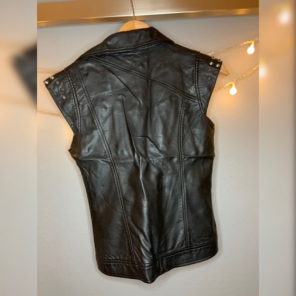 Volcom Natalie Suarez vest - Picture 2 of 2